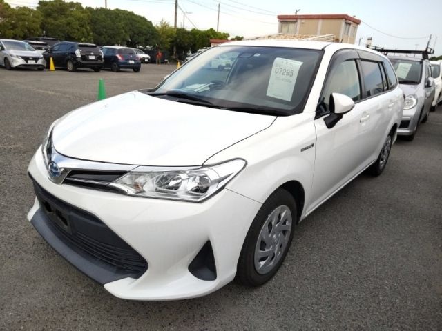 7295 Toyota Corolla fielder NKE165G 2018 г. (LUM Kobe Nyusatsu)